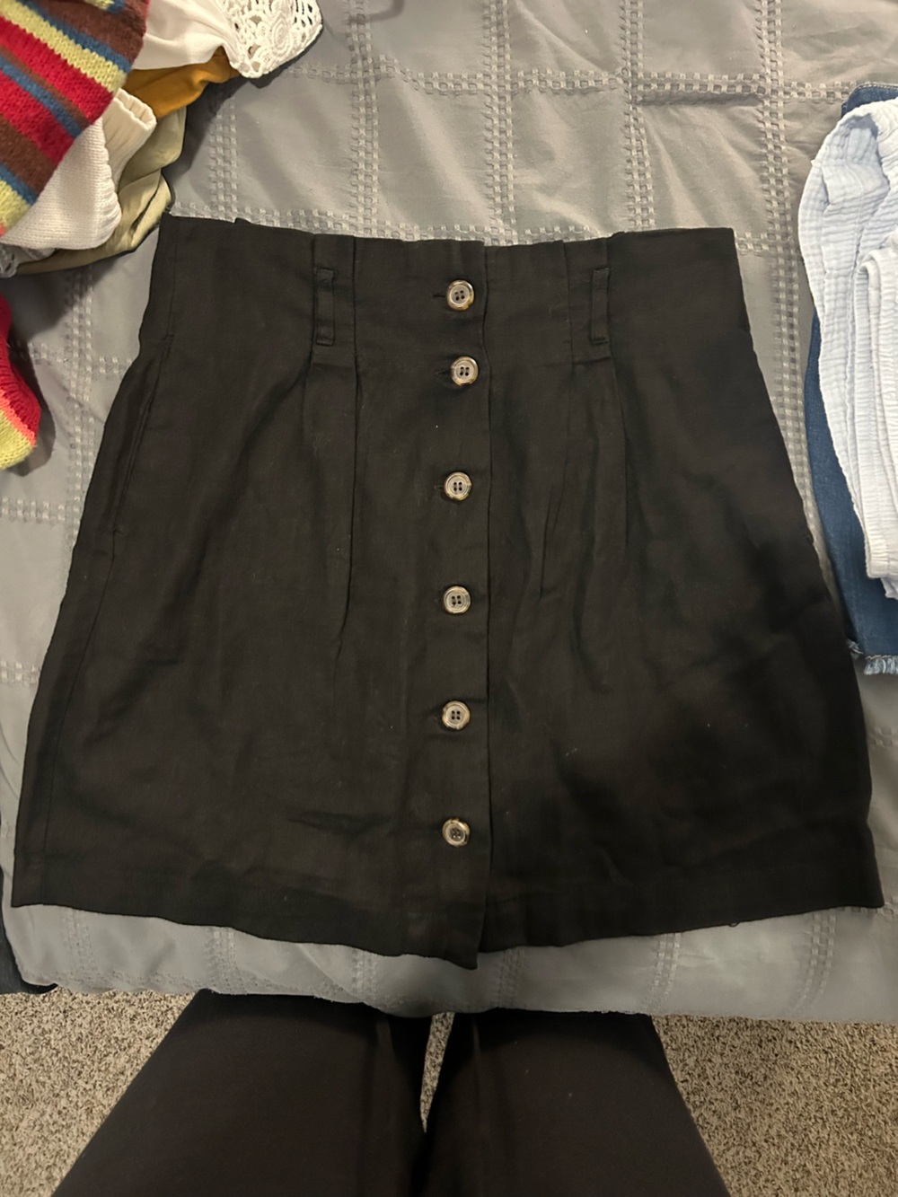 Black skirt with pockets